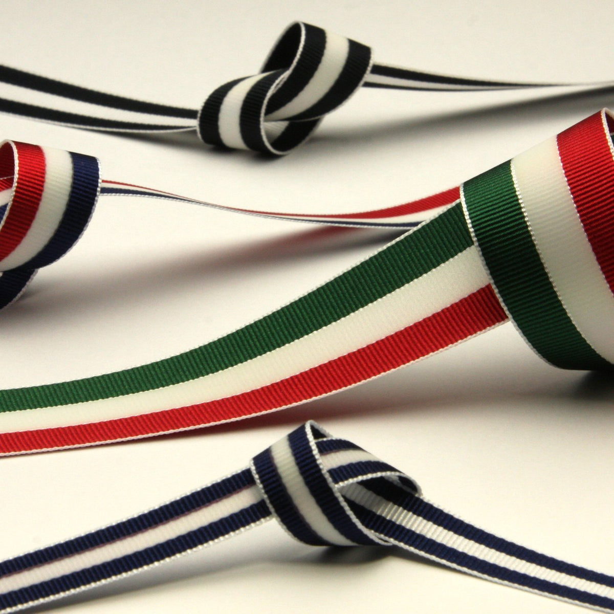 FUJIYAMA RIBBON Aurora Reflect Grosgrain Ribbon 15mm 9.14 Meters Roll Navy Blue / White / Navy Blue