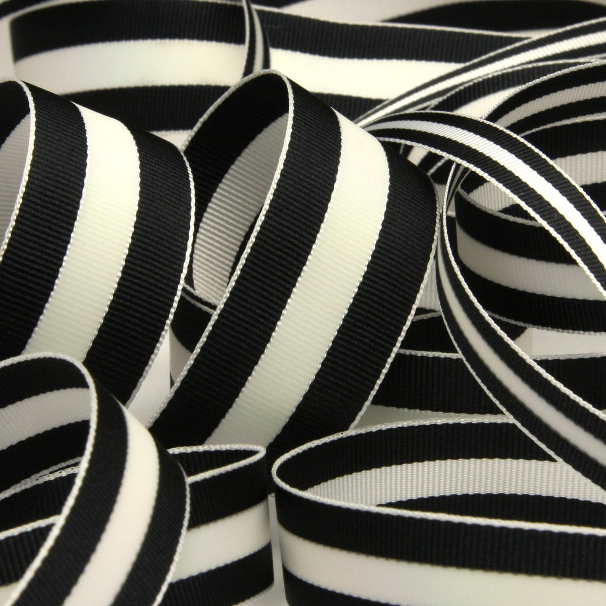 FUJIYAMA RIBBON Aurora Reflect Grosgrain Ribbon 9mm 9.14 Meters Roll Black / White / Black