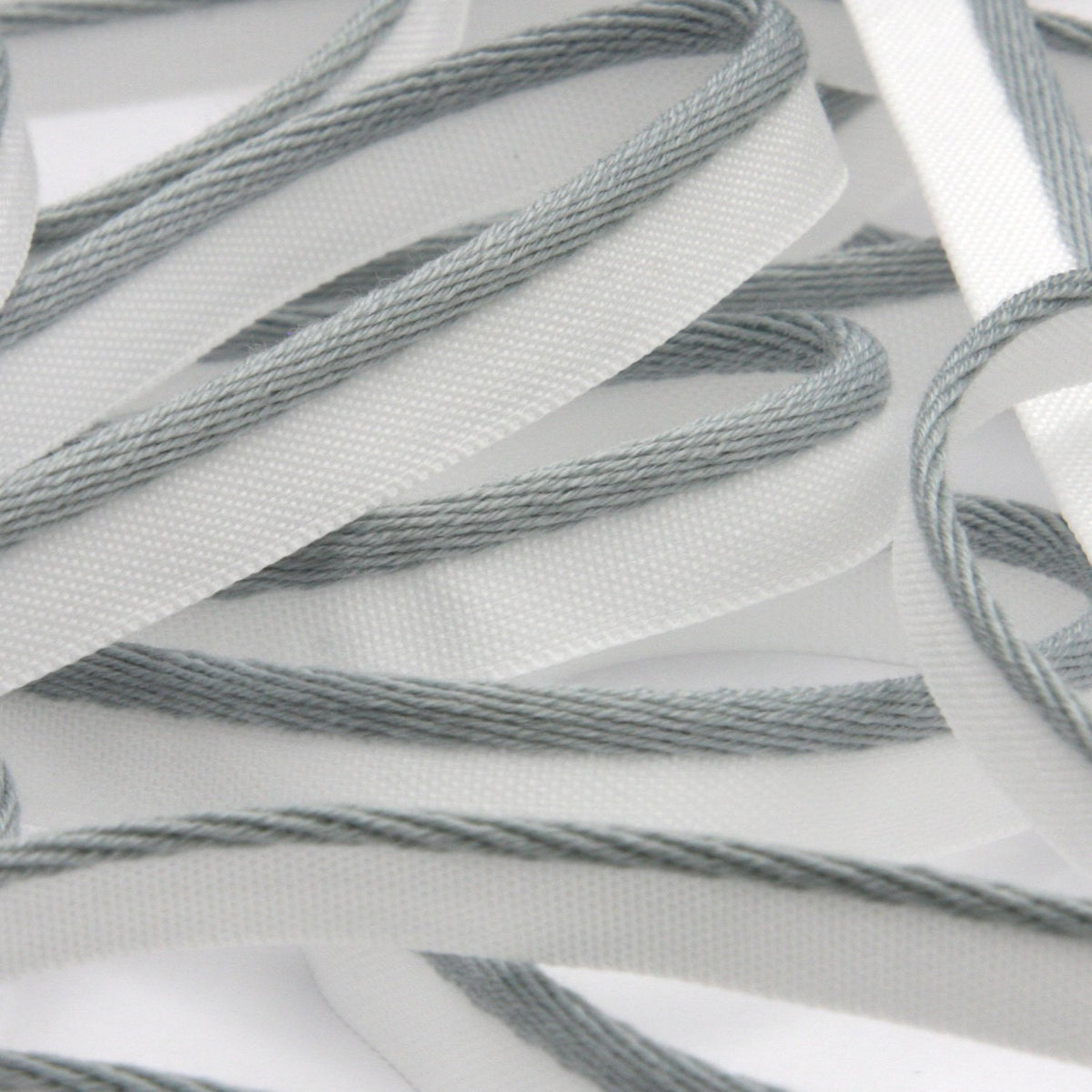 FUJIYAMA RIBBON Bright Piping 7mm 9.14 Meters Roll Light Gray / White