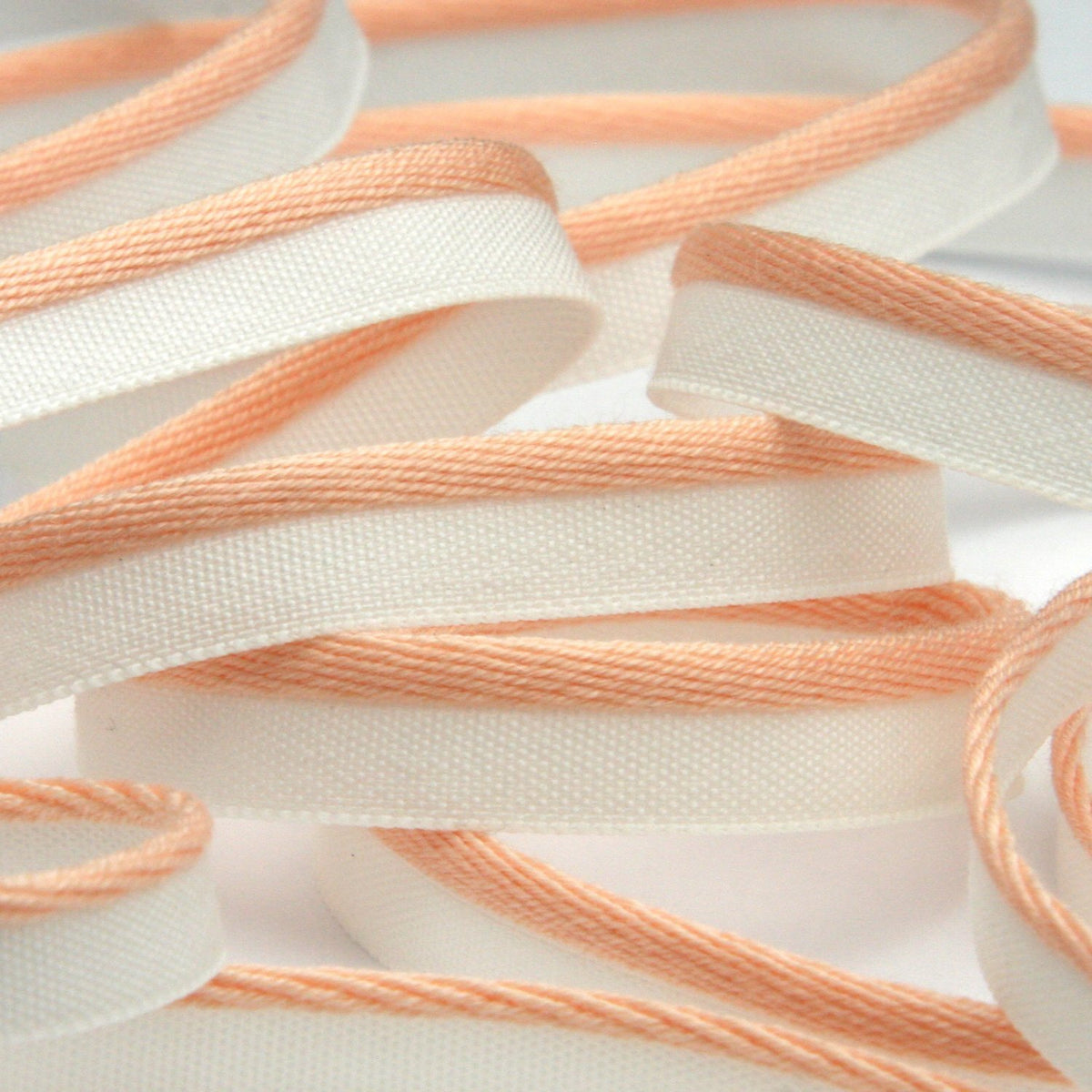FUJIYAMA RIBBON Bright Piping 9mm 9.14 Meters Roll Peach / White