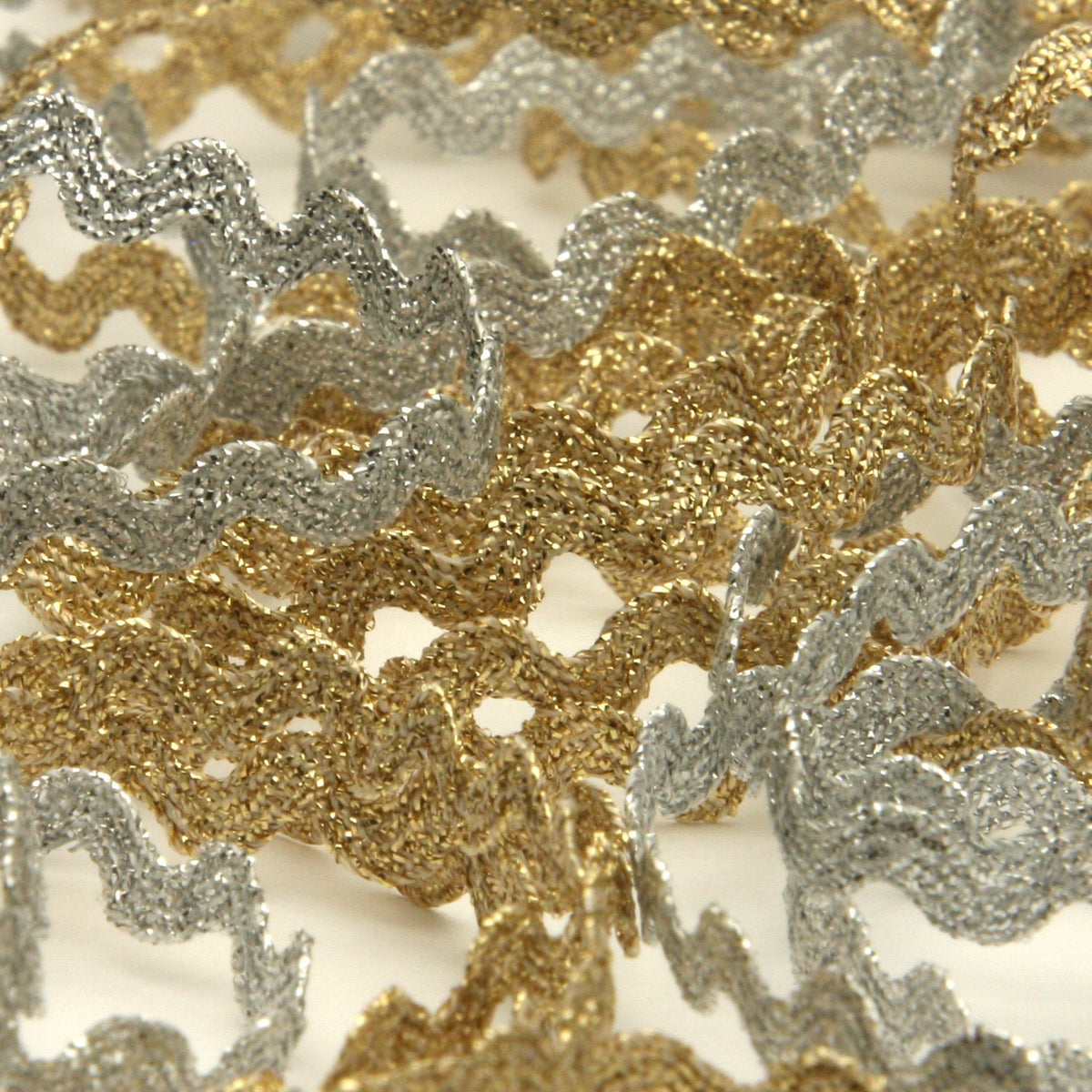 FUJIYAMA RIBBON Metallic Zig-Zag Tape approx.6mm 9.14 Meters Roll