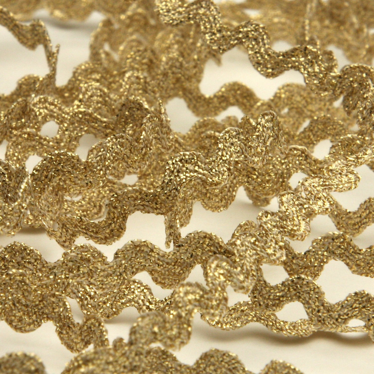 FUJIYAMA RIBBON Metallic Zig-Zag Tape approx.6mm 9.14 Meters Roll Gold