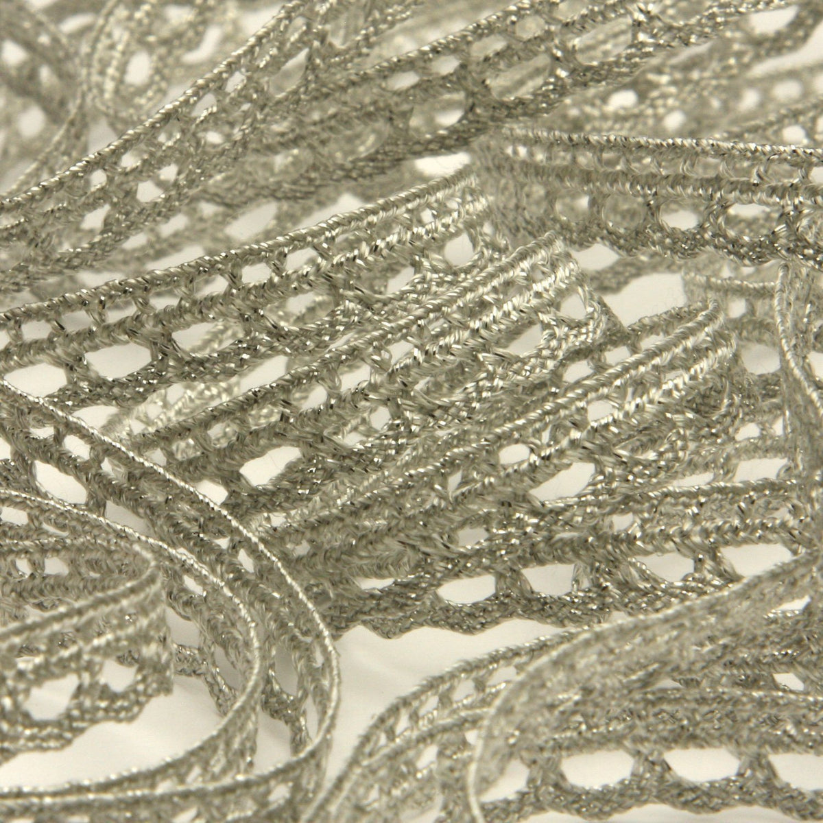 FUJIYAMA RIBBON [Sample] Antique Metallic Torchon Lace approx.8mm (5/16&quot;) 3 Meters Cut White / Silver