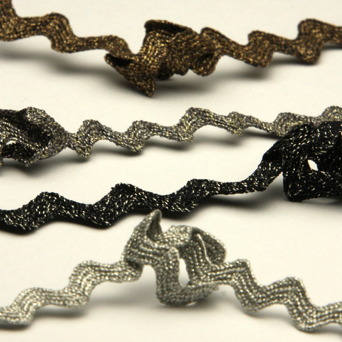 FUJIYAMA RIBBON [Sample] Antique Metallic Zig-Zag Tape approx.8mm (5/16&quot;) 3 Meters Cut