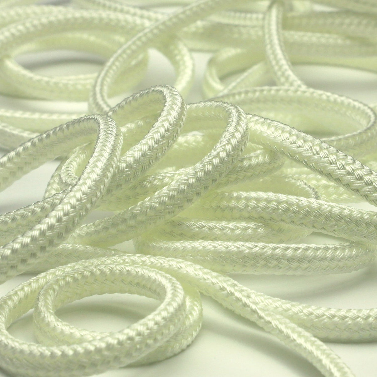 FUJIYAMA RIBBON [Sample] Bright Spindle Cord approx.4.5mm (3/16&quot;) 3 Meters Cut Milky White