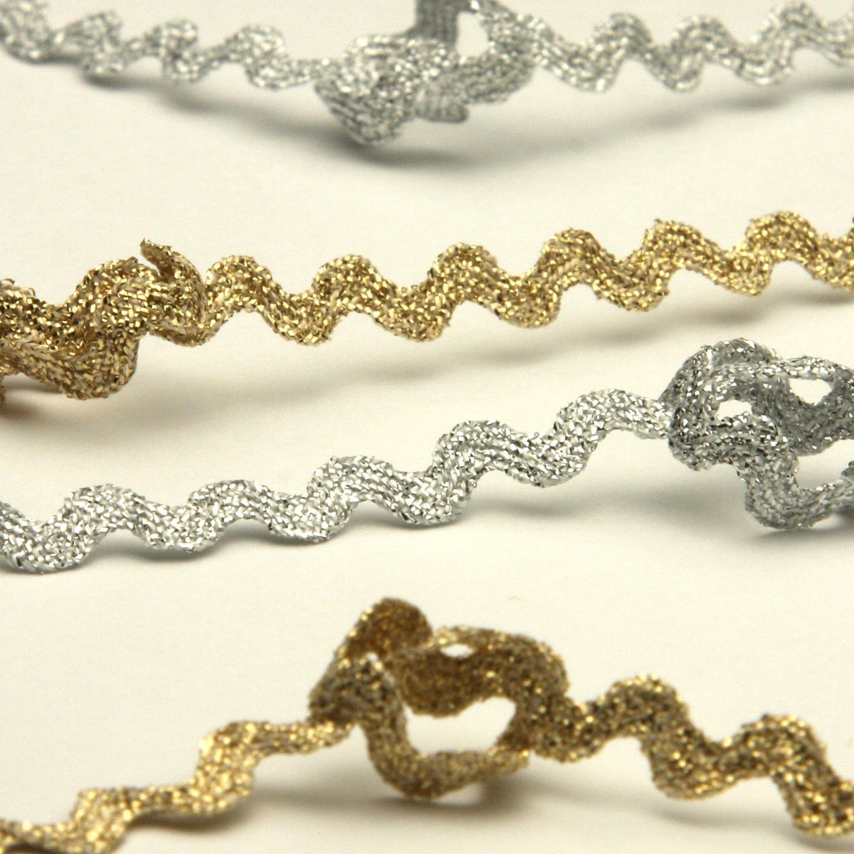 FUJIYAMA RIBBON [Sample] Metallic Zig-Zag Tape approx.6mm (1/4&quot;) 3 Meters Cut