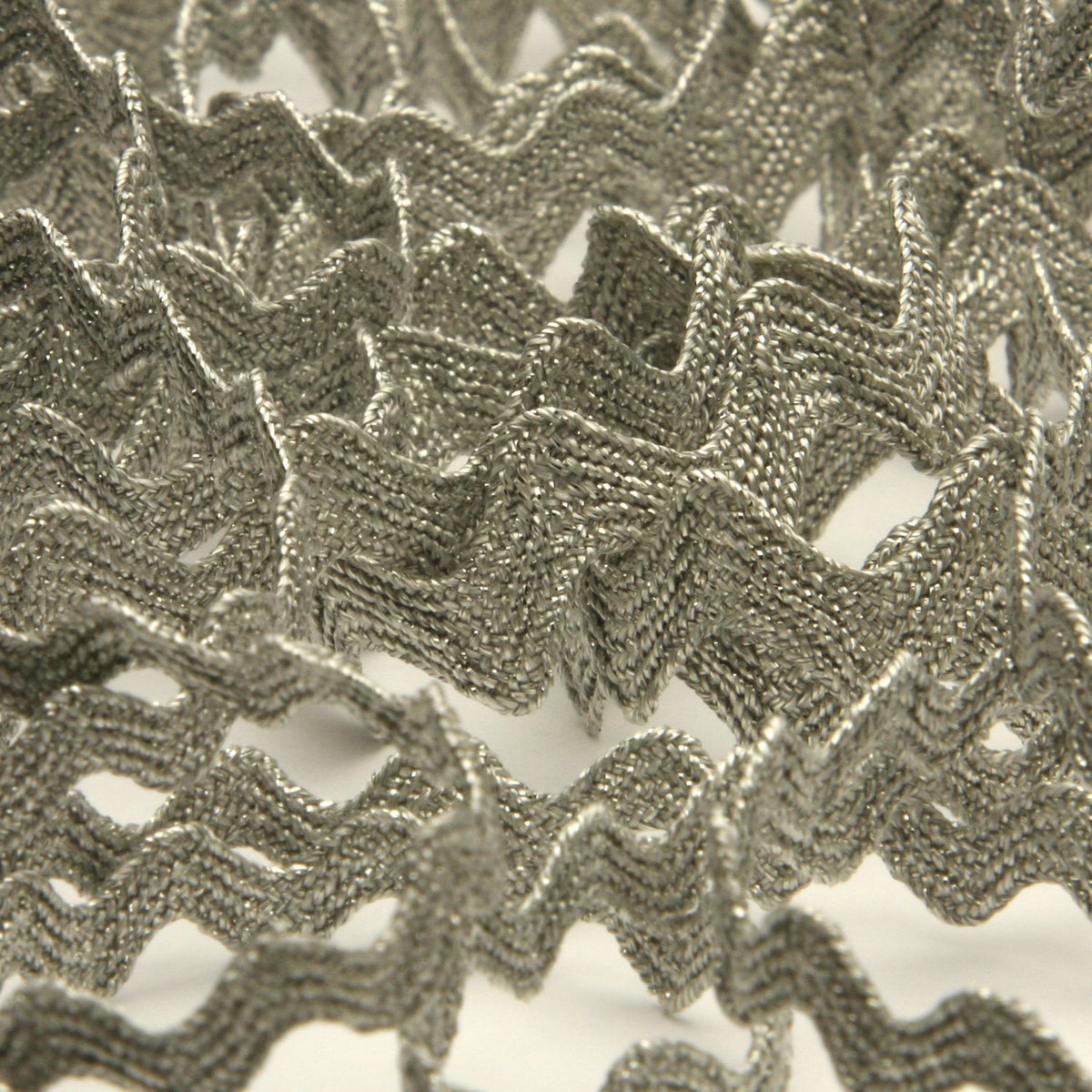 FUJIYAMA RIBBON [Wholesale] Antique Metallic Zig-Zag Tape approx.8mm 30 Meters Roll White / Silver